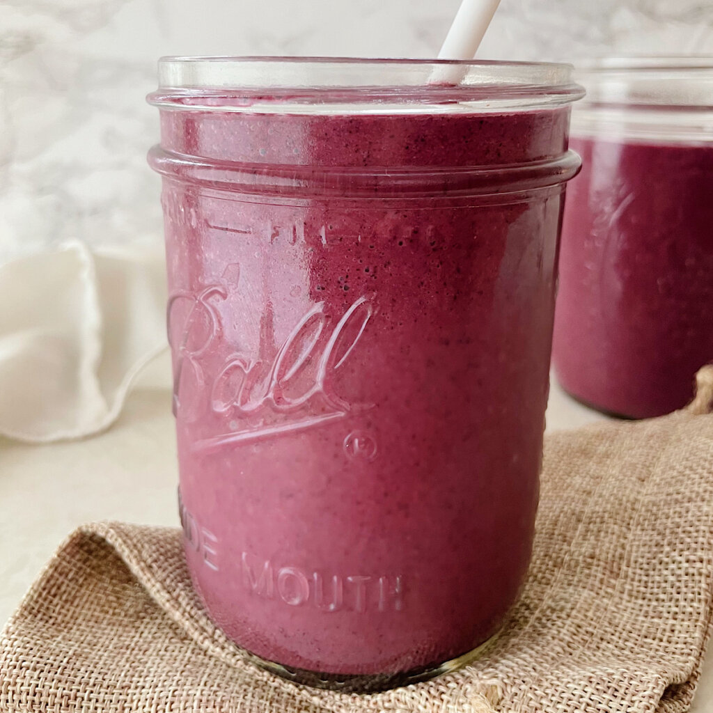 Blueberry smoothie with yogurt recipe