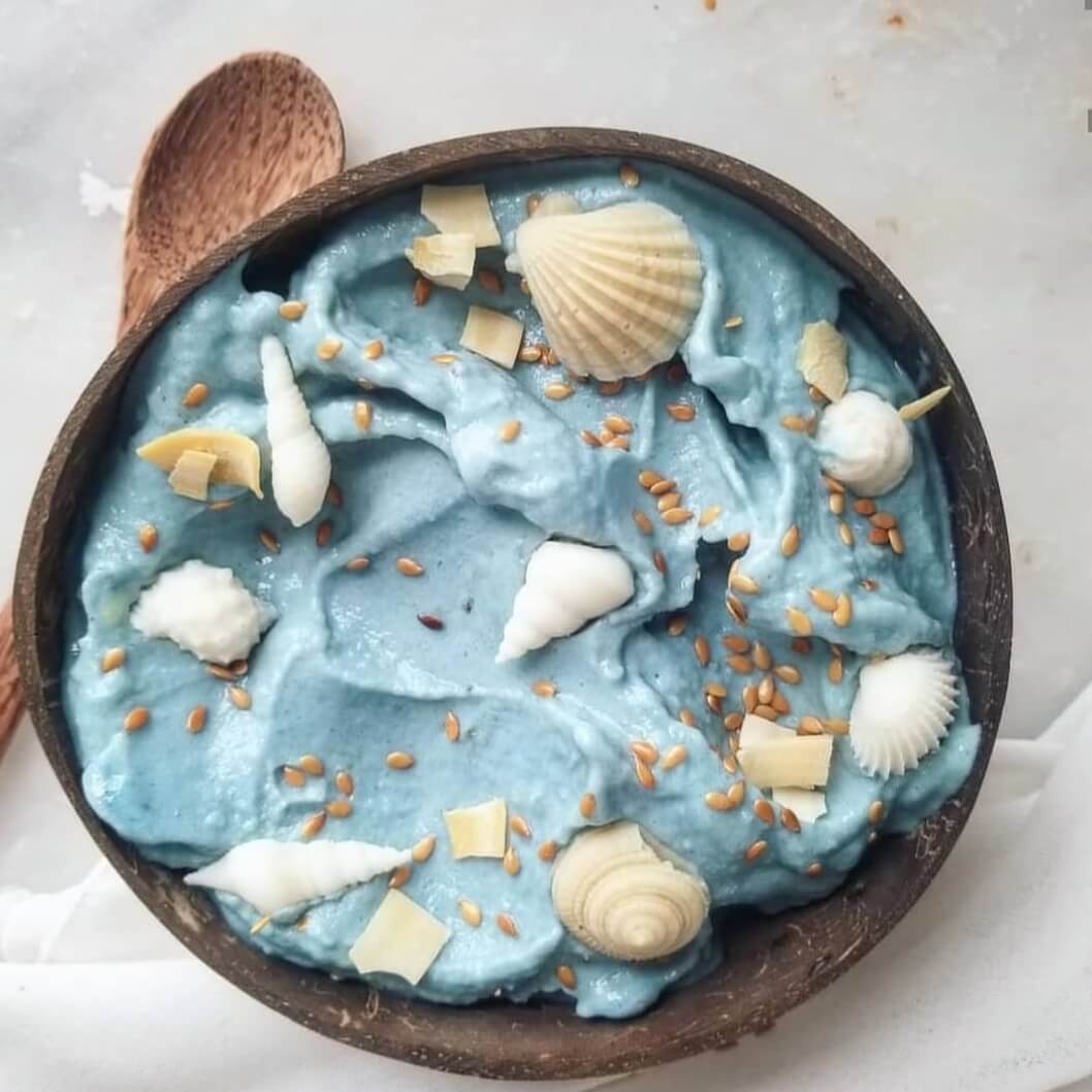 Blue Pineapple Banana Smoothie Bowl - The Hint of Rosemary