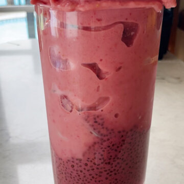Strawberry mango smoothie with chia pudding