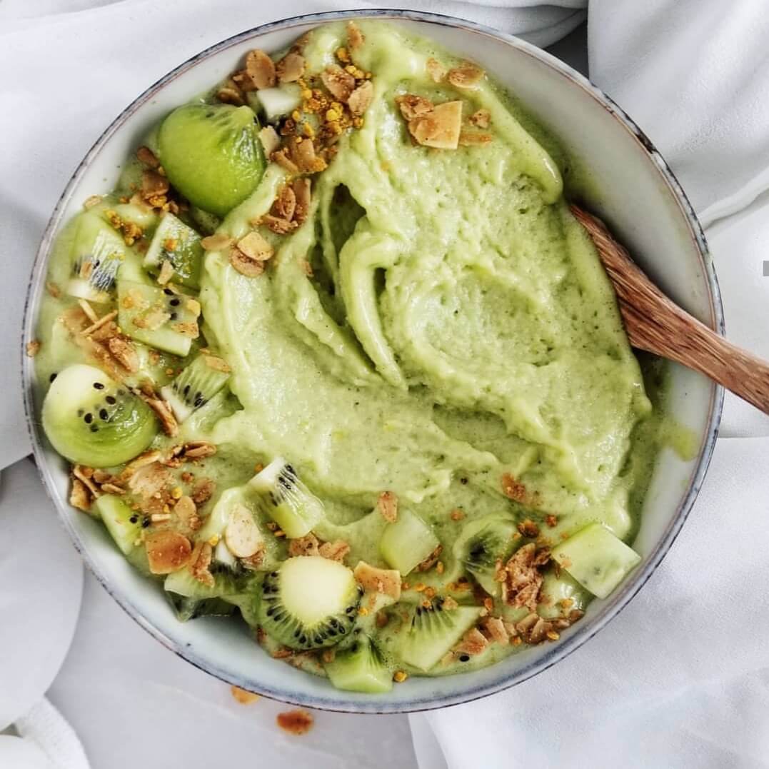 Smoothie Bowl Without Banana - Wholly Tasteful