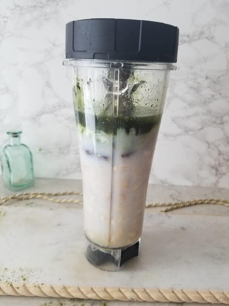 healthy no bake matcha cheesecake filling ingredients in a blender