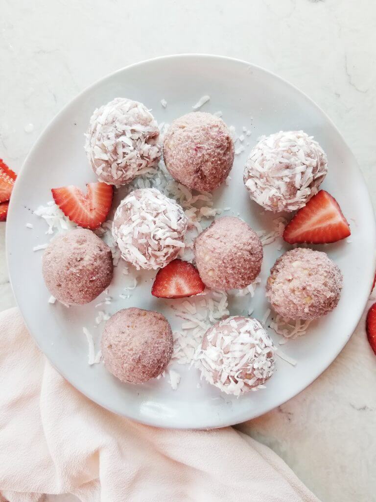 healthy strawberry cheesecake balls