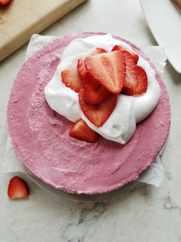 vegan strawberry cashew cheesecake