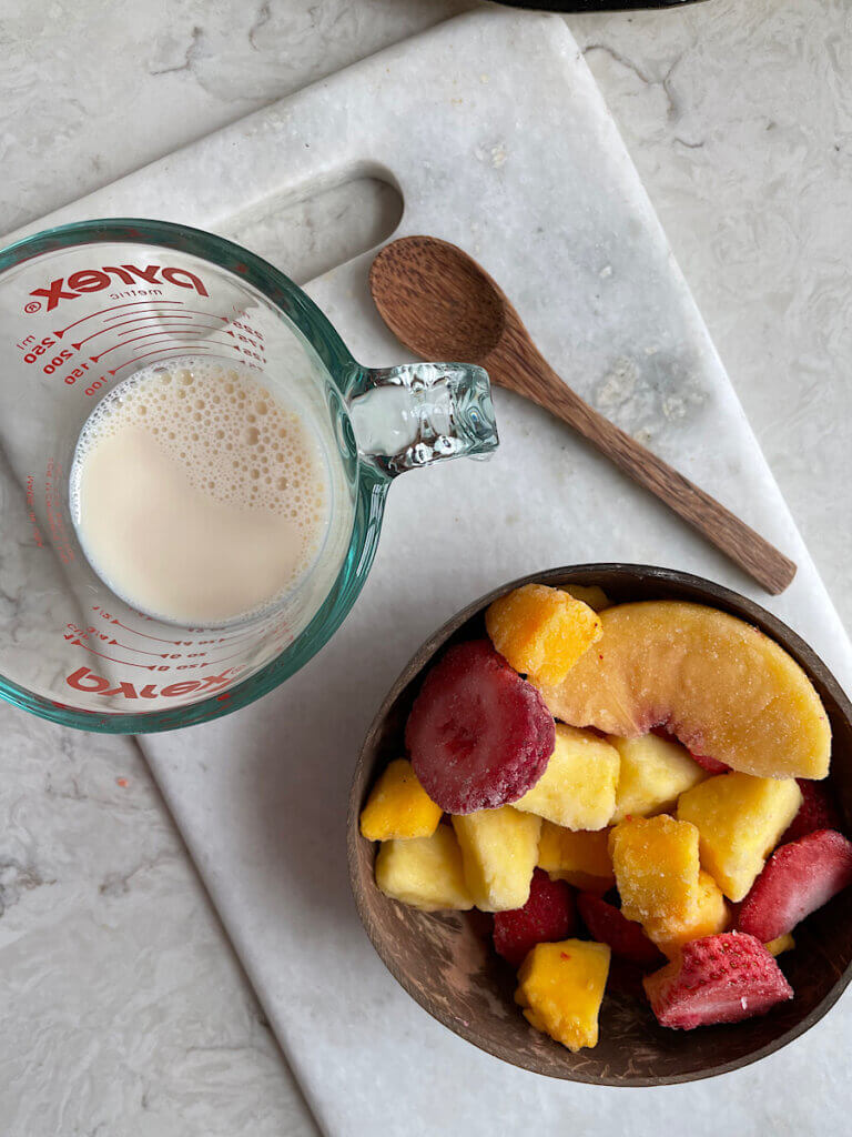 thick smoothie bowl ingredients