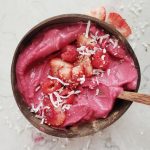 strawberry banana smoothie bowl