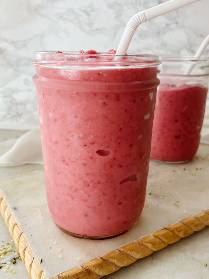 strawberry-smoothie-no-banana-the-hint-of-rosemary