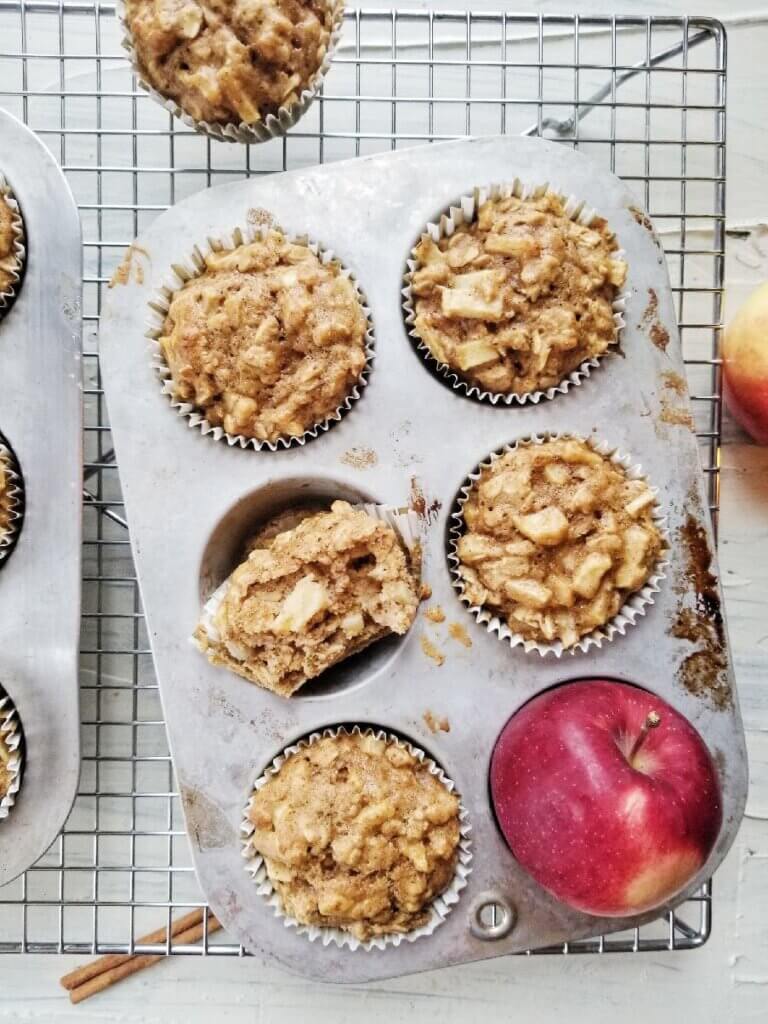 apple cinnamon oatmeal muffins