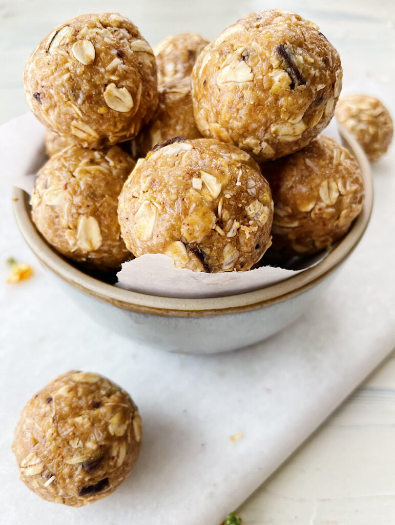 Healthy Chocolate Chip Oat Balls