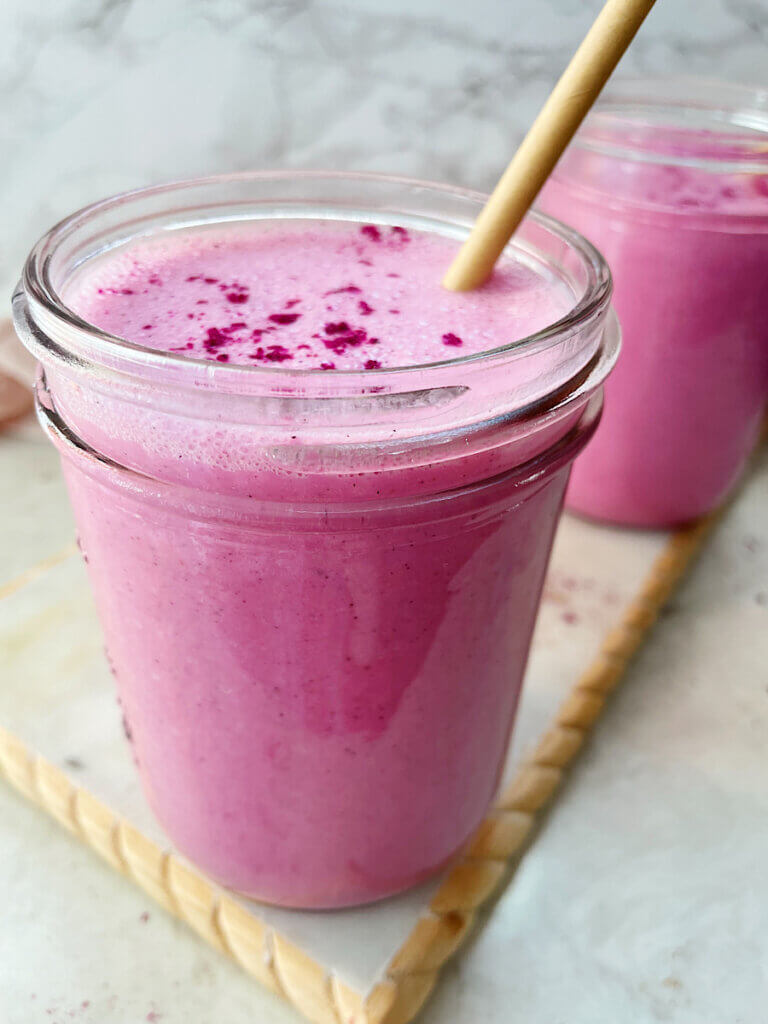 Pink pitaya powder smoothie recipe cover photo