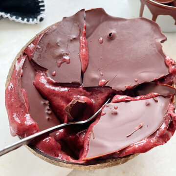 Dark chocolate covered cherry smoothie bowl recipe