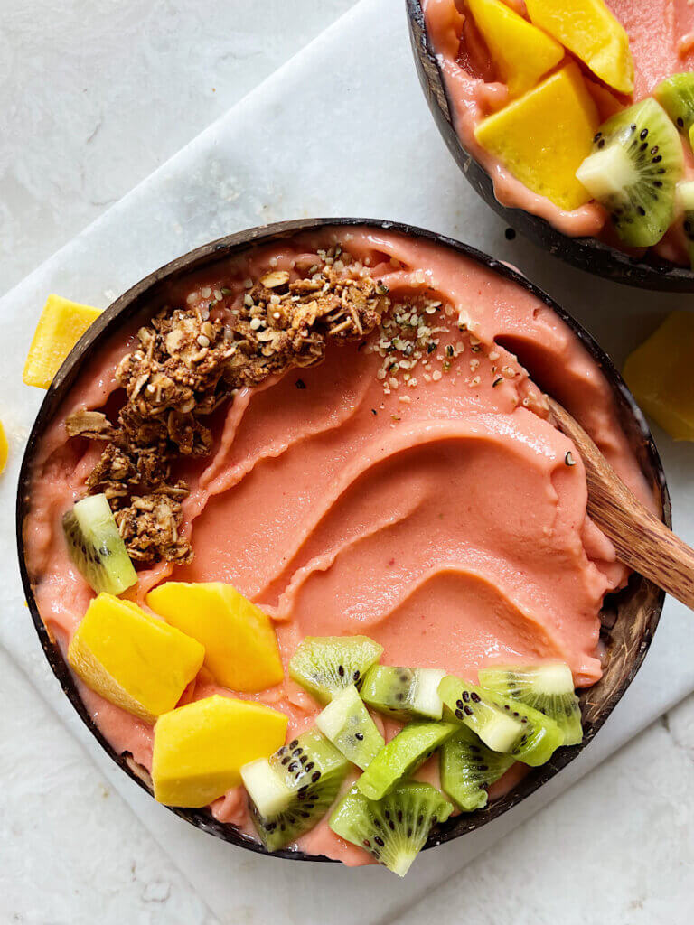 Strawberry mango smoothie bowl recipe without banana