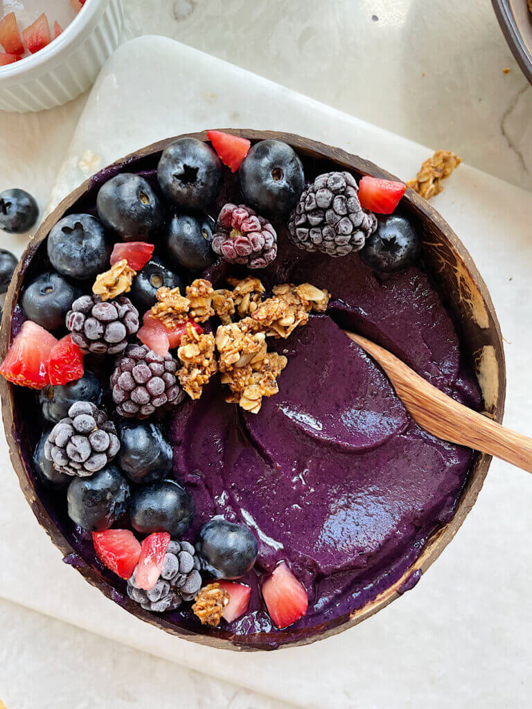 blueberry smoothie bowl