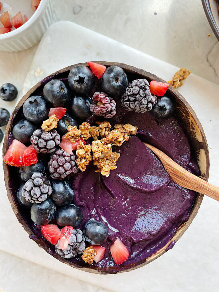 Blueberry Smoothie Bowl no Banana   The Hint of Rosemary