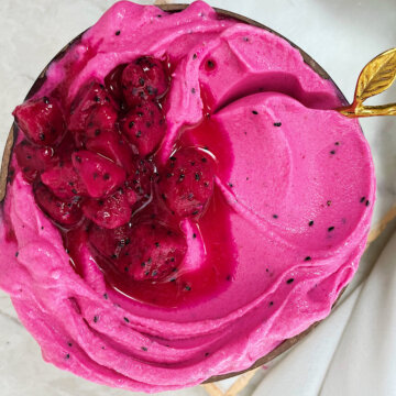 Dragon-fruit-banana-smoothie-bowl-recipe