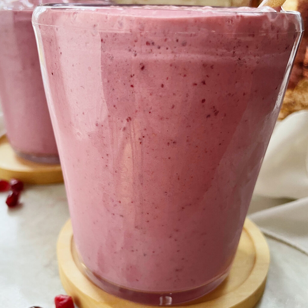 Pomegranate smoothie recipe cover photo